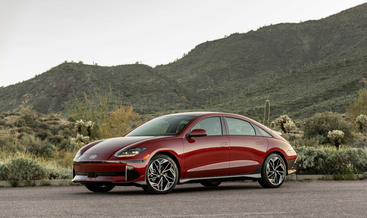 Hyundai IONIQ electric vehicles get awards from Cars.com