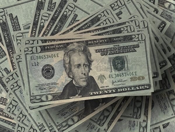 Palace working with BSP, economic team to address weak peso